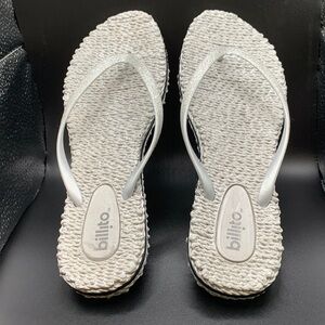 Silver rubber thongs Euro size 40